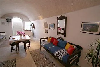 Annio Flats Imerovigli (Santorini)