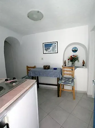 Annio Flats Imerovigli (Santorini)
